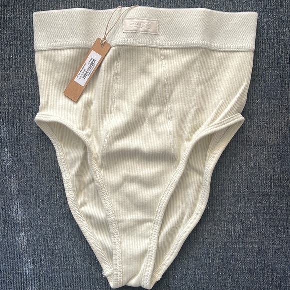 NWT SKIMS cotton rib brief xxs - Picture 2 of 4